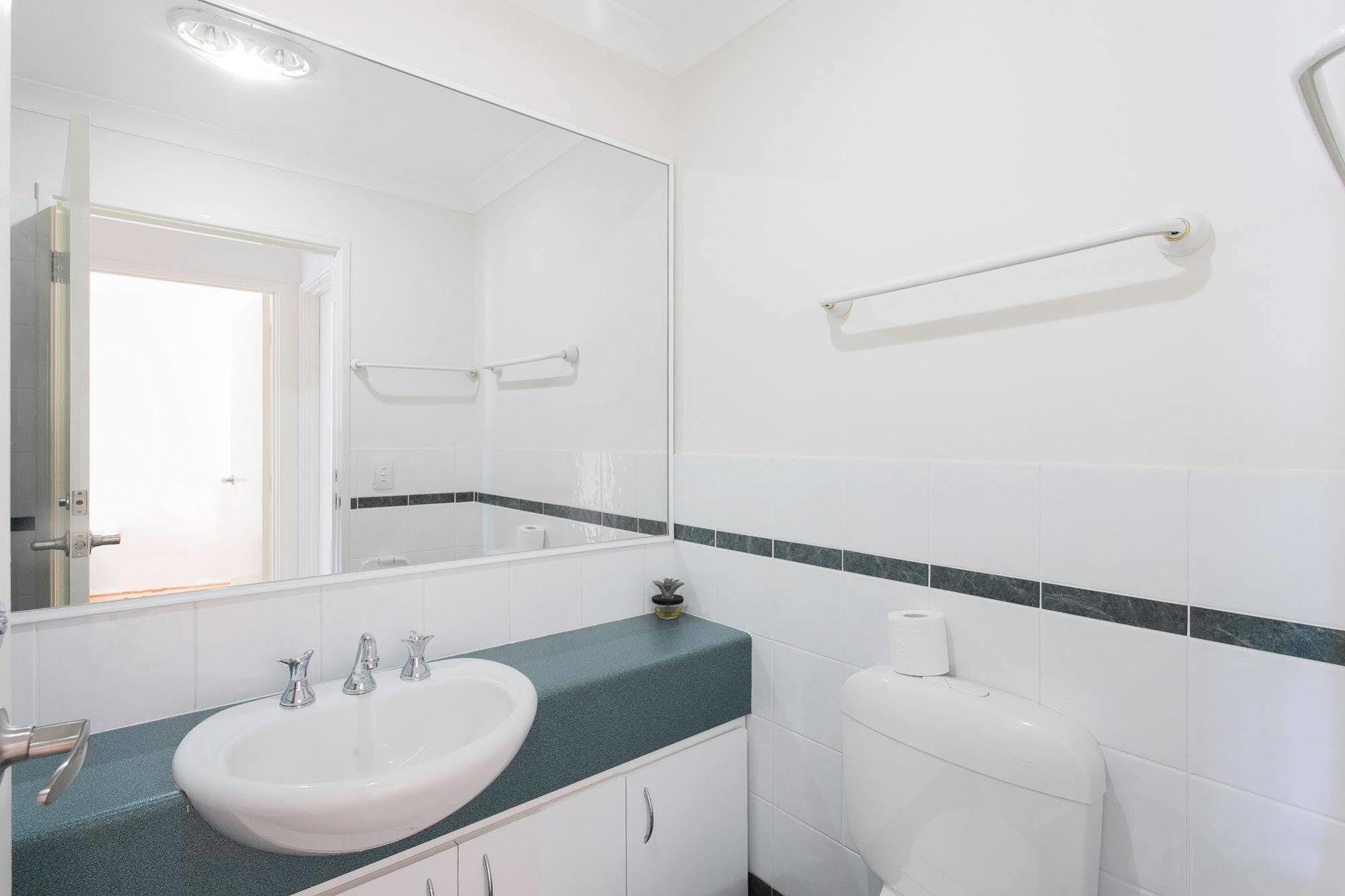 Boardwalk By Rockingham Apartments Bagian luar foto