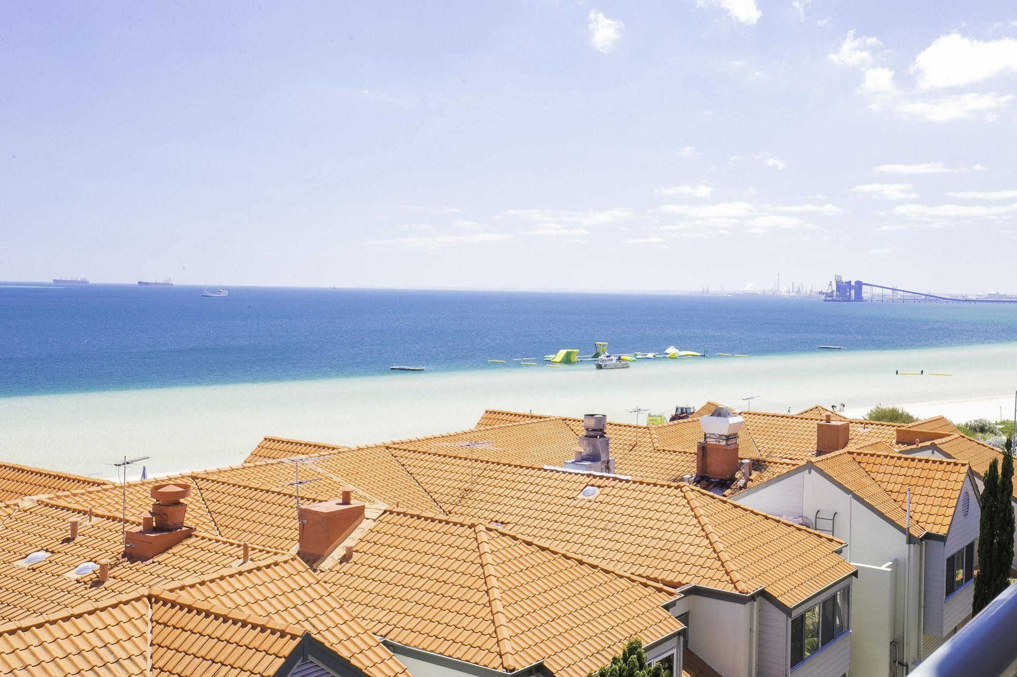 Boardwalk By Rockingham Apartments Bagian luar foto