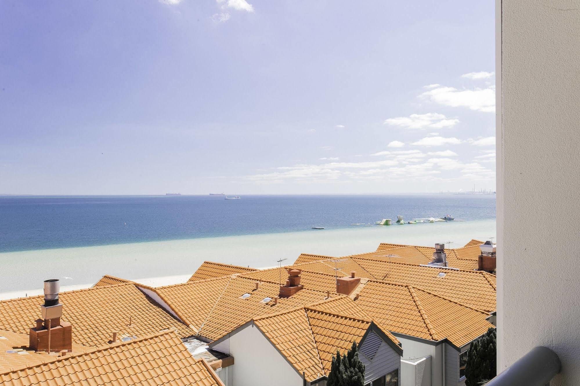 Boardwalk By Rockingham Apartments Bagian luar foto